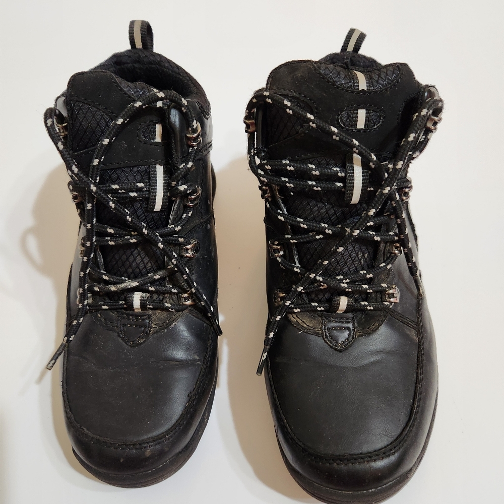 Stone Canyon size 2 boys boots